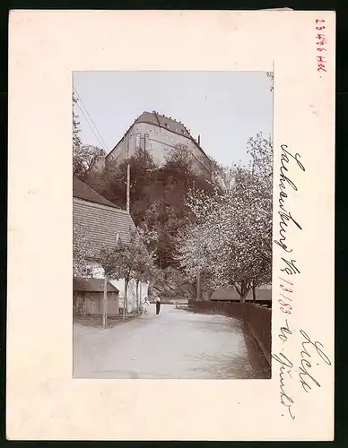 Fotografie Brück & Sohn Meissen, Ansicht Frankenberg i. Sa., Strassenpartie mit Blick zum Schloss Sachsenburg