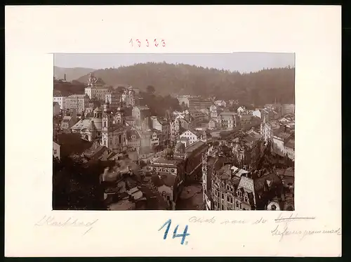 Fotografie Brück & Sohn Meissen, Ansicht Karlsbad, Blick von der Stefanspromenade auf die Stadt mit Kolonnade