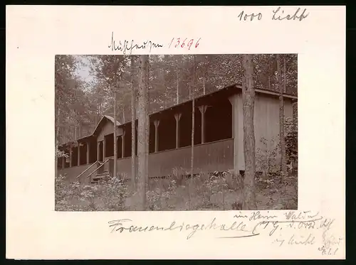 Fotografie Brück & Sohn Meissen, Ansicht Mühlhausen i. V., Frauenliegehalle im Heim-Walde des Genesungsheimes