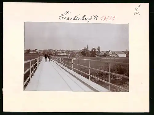 Fotografie Brück & Sohn Meissen, Ansicht Frankenberg i. Sa, Blick über die Nixensteinbrücke auf die Stadt