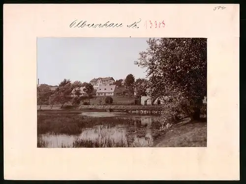 Fotografie Brück & Sohn Meissen, Ansicht Olbernhau i. Erzg., Blick über den Teich auf den Ort