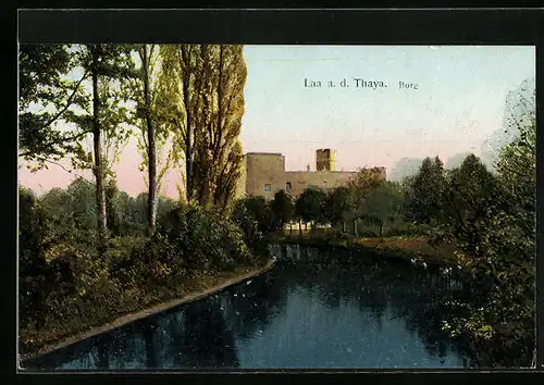 AK Laa a. d. Thaya, Blick auf die Burg vom glänzenden Wasser aus