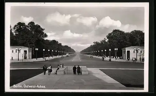 AK Berlin, Die Ostwest-Achse unter Wolkenhimmel