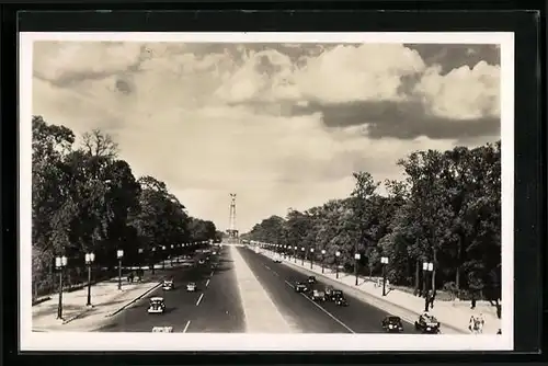 AK Berlin, Partie an der Charlottenburger Chaussee, Siegessäule, Oldtimer