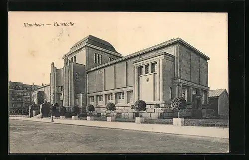 AK Mannheim, auf der Strasse vor der Kunsthalle