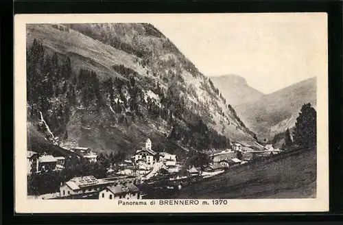AK Brennero, Ortstotale im Tal gegen die Berge