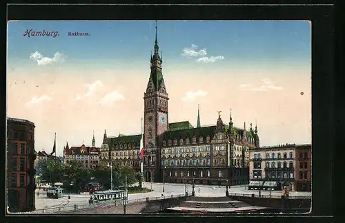 AK Hamburg, Strassenbahnen vor dem Rathaus