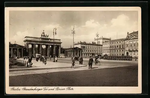 AK Berlin, Das Brandenburger Tor mit Pariser Platz
