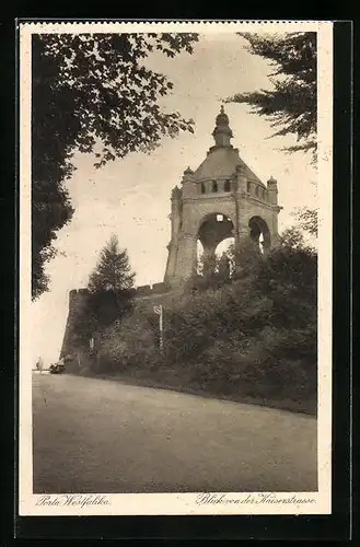 AK Porta-Westfalica, Kaiser Wilhelm-Denkmal von der Kaiserstrasse aus gesehen