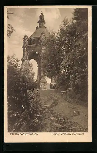 AK Porta Westfalica, Kaiser Wilhelm-Denkmal aus dem Wald gesehen