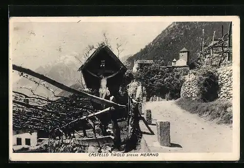 AK Dorf Tirol, Flurkreuz mit Schloss