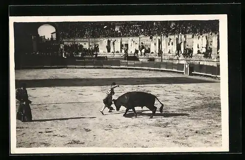 AK Torero mit Stier in der Arena beim Stierkampf