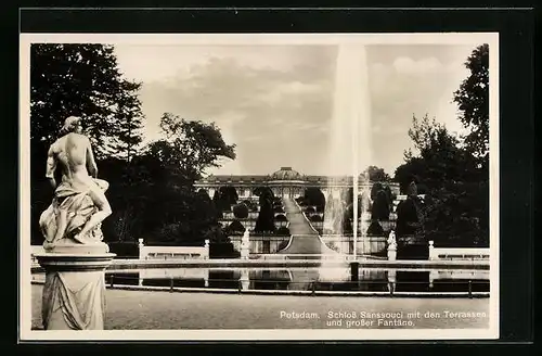 AK Potsdam, Schloss Sanssouci mit den Terrassen und grosser Fontäne