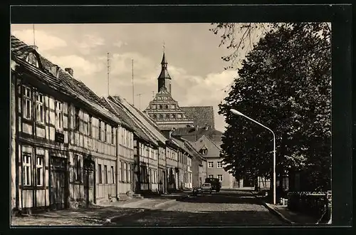 AK Bad Wilsnack, Lindenstrasse mit Kirche