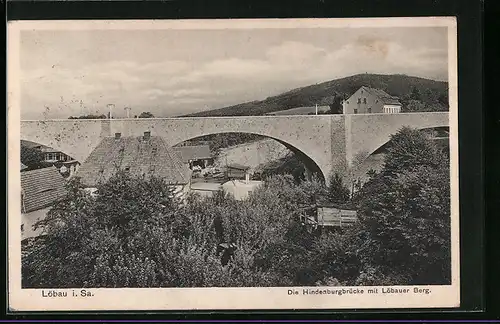 AK Löbau /Sa., Die Hindenburgbrücke mit Löbauer Berg