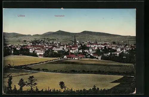 AK Löbau /Sa., Ortsansicht mit Blick auf Czorneboh