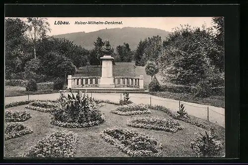 AK Löbau /Sa., Kaiser-Wilhelm-Denkmal mit Grünanlagen