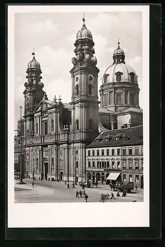 AK München, Theatinerkirche im Sonnenschein
