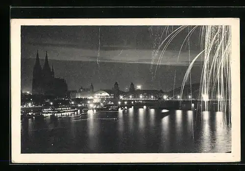 AK Köln, Rheinuferbeleuchtung mit Feuerwerk