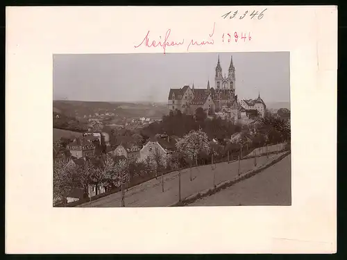 Fotografie Brück & Sohn Meissen, Ansicht Meissen i. Sa., Blick von der Nossener Strasse nach dem Burgberg mit Dom