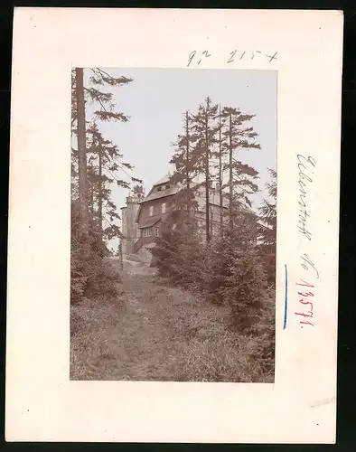 Fotografie Brück & Sohn Meissen, Ansicht Eibenstock, Blick aus dem Wald auf das Unterkunftshaus auf dem Auersberg