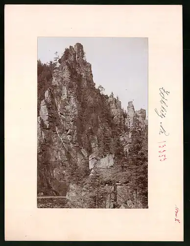 Fotografie Brück & Sohn Meissen, Ansicht Zöblitz, Blick auf den Nonnenfelsen im Schwarzwassertal