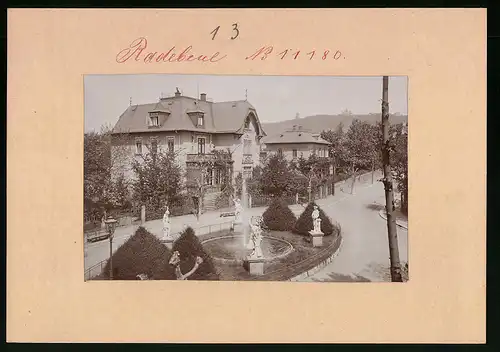 Fotografie Brück & Sohn Meissen, Ansicht Radebeul, Blick in die Kaiser Friedrich Allee mit Zierbrunnen