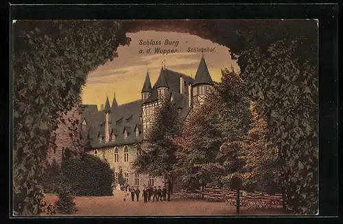 AK Solingen, Schloss Burg a. d. Wupper, Schlosshof