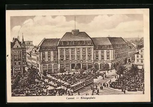 AK Cassel, Königsplatz aus der Vogelschau mit Strassenbahnen