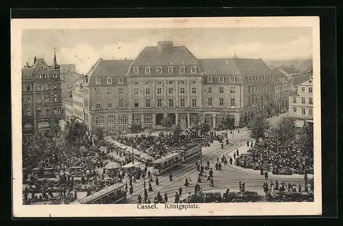 AK Cassel, Königsplatz von oben mit Strassenbahnen