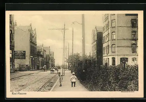 AK Kiel-Hassee, Hasseerstrasse mit Kindern