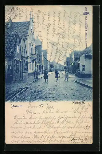 AK Husum, Partie an der Strasse Neustadt mit Passanten