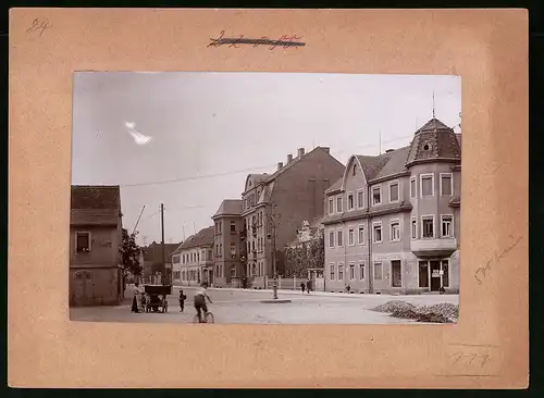 Fotografie Brück & Sohn Meissen, Ansicht Kötzschenbroda, Blick in die Hauptstrasse am Kolonialwarenhaus