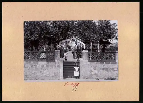 Fotografie Brück & Sohn Meissen, Ansicht Kötzschenbroda, Blick auf den Eingang zu Schumann`s Weinstube, Kl. Kuffenhaus