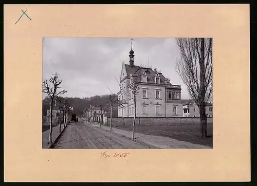 Fotografie Brück & Sohn Meissen, Ansicht Oberlössnitz, Strassenpartie am Rathaus