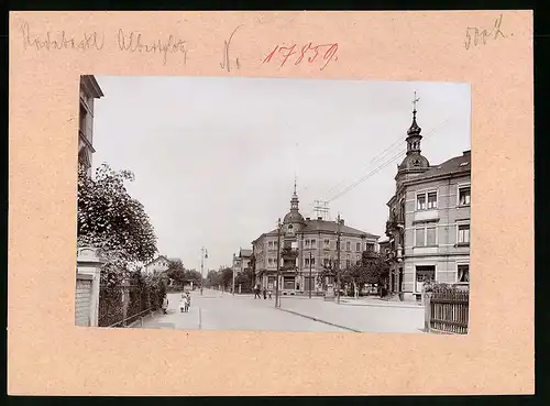 Fotografie Brück & Sohn Meissen, Ansicht Radebeul, Albertplatz, Geschäft Hugo Peukert, Litfasssäule