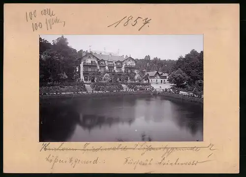 Fotografie Brück & Sohn Meissen, Ansicht Radebeul, Blick über den Teich auf das Kurhaus Friedewald
