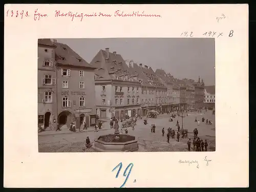 Fotografie Brück & Sohn Meissen, Ansicht Eger, Blick auf den Marktplatz mit dem Rolandbrunnen, Cafe Pistorius, Geschäfte