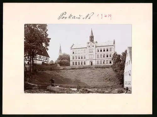 Fotografie Brück & Sohn Meissen, Ansicht Pockau i. Erzg., Blick auf die Schule