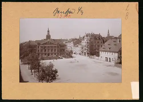 Fotografie Brück & Sohn Meissen, Ansicht Bautzen i. Sa., Blick auf den Platz mit dem Stadttheater, Bank Haus