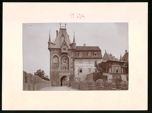 Fotografie Brück & Sohn Meissen, Ansicht Meissen i. Sa., Blick auf das Burgtor mit Wagners Weinstube