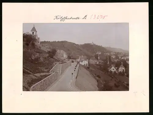 Fotografie Brück & Sohn Meissen, Ansicht Niederlössnitz-Kötzschenbroda, Strassenpartie mit Blick auf den Ort