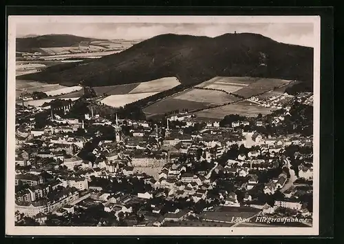 AK Löbau, Fliegeraufnahme der Stadt am Berge