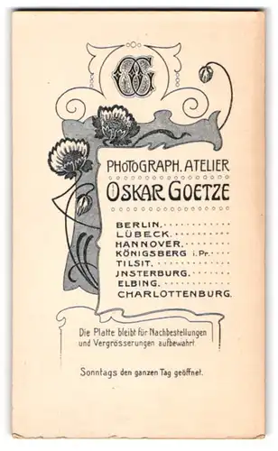 Fotografie Oskar Goetze, Berlin, Florale Verzierungen mit Knospen