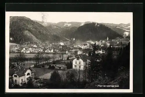 AK Hohenberg, Ortsansicht vor Bergpanorama