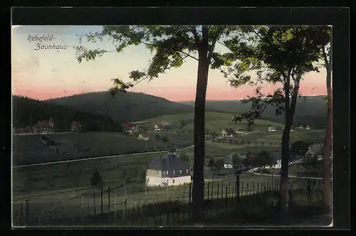 AK Rehefeld-Zaunhaus i. Erzgeb, Panorama mit Königlichem Jagdschloss Rehefeld