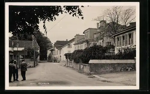 AK Bevaix, Ortsansicht mit Strassenpartie