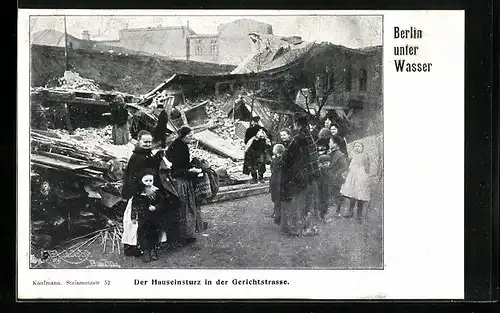 AK Berlin, Gerichtsstrasse, Ansicht von Trümmern nach einem Hauseinsturz
