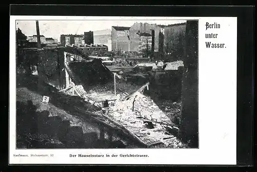 AK Berlin, Gerichtsstrasse, Ansicht von Trümmern nach einem Hauseinsturz durch eine Flut