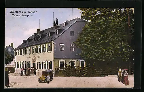 AK Tannenbergstal, Gasthof zur Tanne - Gebäude an der Strasse, Fotomontage mit Auto und Passantinnen
